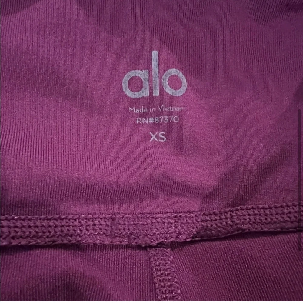 🏷️ALO Yoga West Coast Eyelet Leggings Size XS